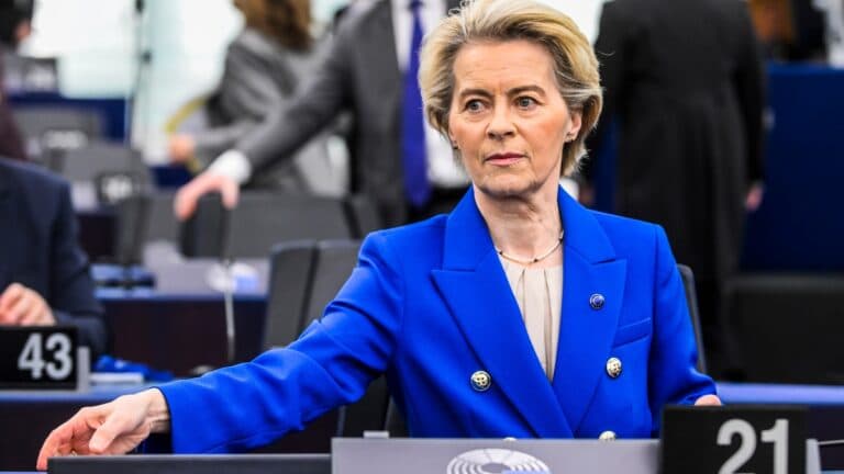 Ούρσουλα φον ντερ Λάιεν: Aδιαμφισβήτητος σεβασμός στην κυριαρχία της Γροιλανδίας