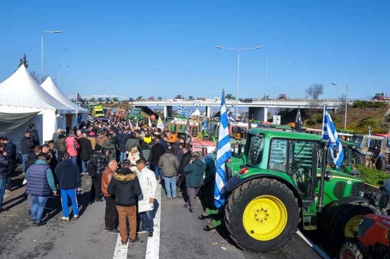 Κλιμάκωση των κινητοποιήσεων των αγροτών με μπλόκα σε κομβικά σημεία