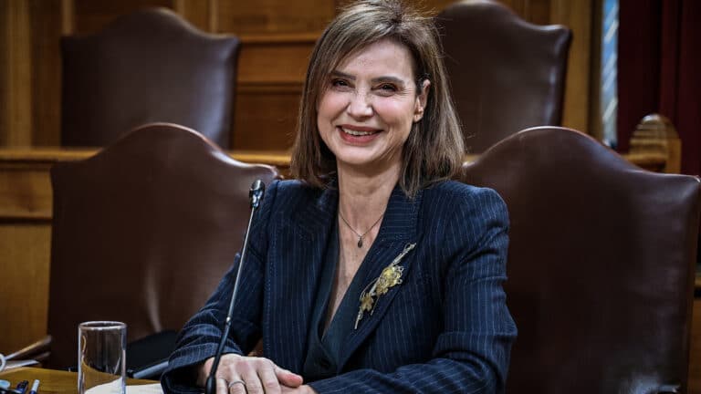 Μπατζελή στην Εξεταστική: «Σε άλλη χώρα θα είχε παραιτηθεί η κυβέρνηση» για το σκάνδαλο ΟΠΕΚΕΠΕ