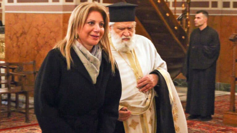 «Άβε Μαρία»: Από τον ακτιβισμό των Τεμπών στο σκοταδισμό των αμβλώσεων