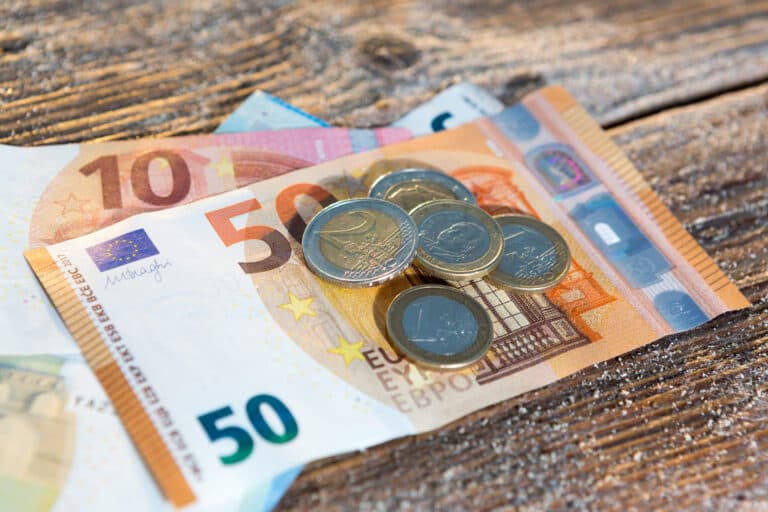 Μισθός Ιανουαρίου: Γιατί θα δείτε περισσότερα χρήματα στον λογαριασμό