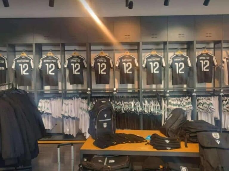 Συγκίνηση στην μπουτίκ του ΠΑΟΚ: Κρέμασαν 8 φανέλες με τα ονόματα των αδικοχαμένων οπαδών