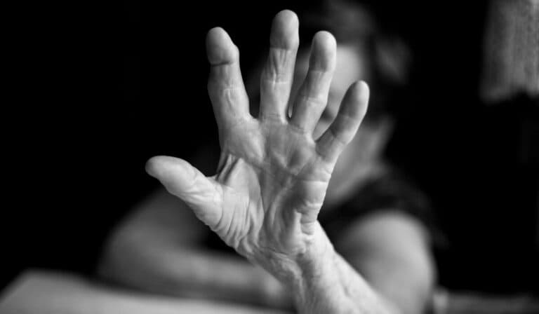 Αποτροπιασμός στις Σέρρες: Βίασε την 78χρονη θεία του, που αντιμετωπίζει κινητικά προβλήματα