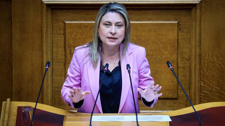 Η Αλεξοπούλου ζητά συγγνώμη μετά το πρωθυπουργικό «άδειασμα»