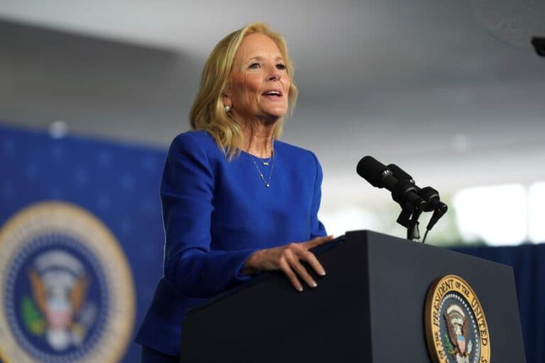 Ο πρώην σύζυγος της Τζιλ Μπάιντεν συνελήφθη για τη δολοφονία της νυν συζύγου του