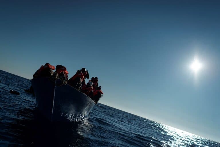 Δύο βρέφη μεταξύ των 53 νεκρών σε προσφυγικό ναυάγιο στα ανοιχτά της Λιβύης