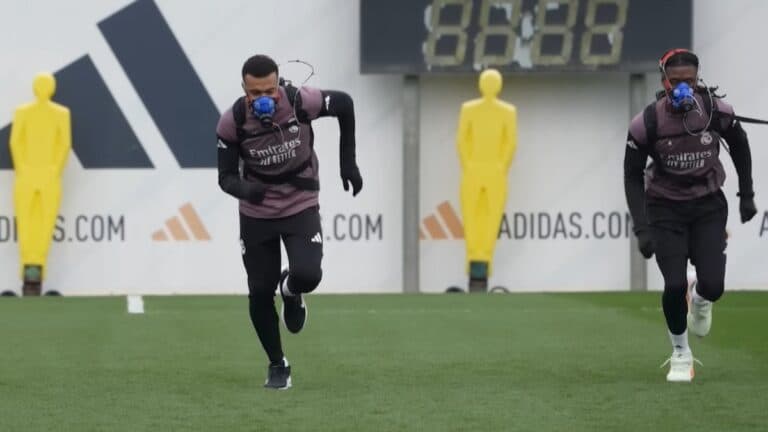 Γιατί οι παίκτες της Ρεάλ Μαδρίτης φορούν περίεργες μάσκες στις προπονήσεις