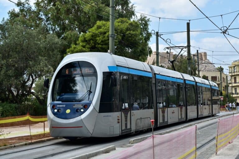 Παρενοχλούσαν τους επιβάτες του τραμ με ερωτικό βοήθημα