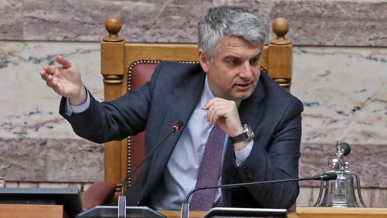 Ο Κωνσταντινόπουλος ψηφίζει αντιπρόεδρο της Βουλής και αύριο παραδίδει την έδρα του