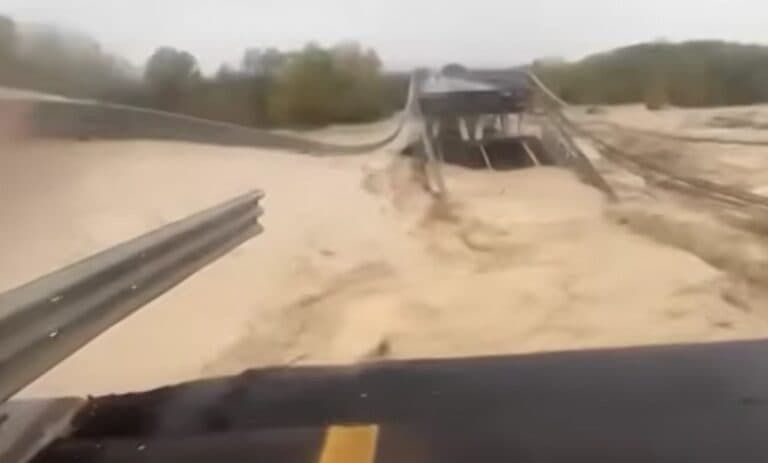 Ακραία καιρικά φαινόμενα στην Ιταλία: Κατάρρευση γέφυρας