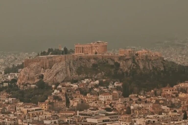 Η αφρικανική σκόνη κάλυψε τον ουρανό της Αθήνας – «Θα επιμείνει το φαινόμενο»