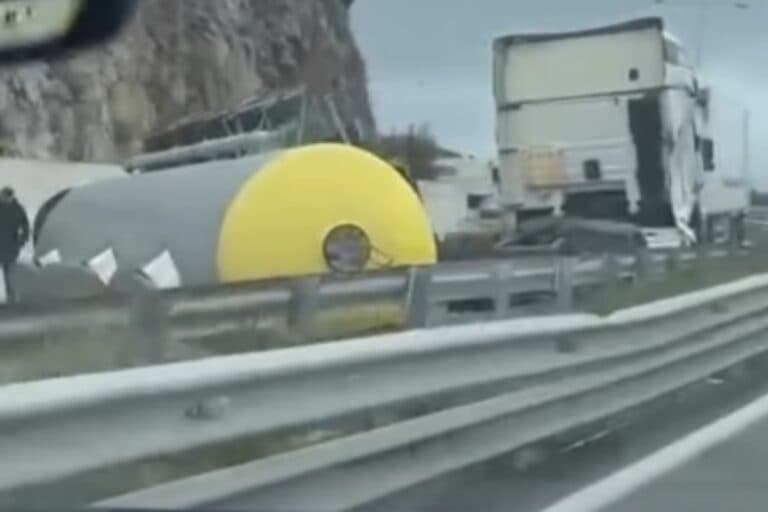 Ανατροπή βυτιοφόρου στην Εγνατία Οδό