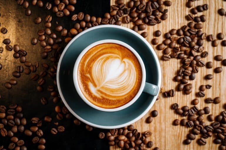 Έρχεται «βουτιά» στις τιμές του καφέ – Πότε θα φανεί η μείωση στην τσέπη μας