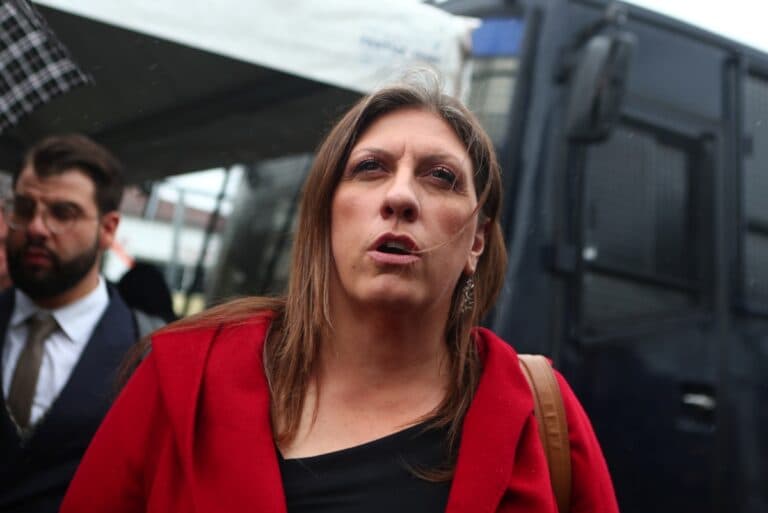 Τέμπη: Σε αδιέξοδο η δίκη για τα βίντεο – Πυρά συγγενών κατά Κωνσταντοπούλου μετά τη σύγκρουση με την Πρόεδρο