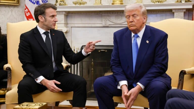 Μακρόν κατά Τραμπ: «Ασόβαρος» για ΝΑΤΟ και Στενά του Ορμούζ – Απάντηση και για το «δούλεμα» με την Μπριζίτ