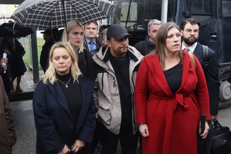 Δίκη για Τέμπη: Οι ατελείωτοι καβγάδες της Ζωής, η λιποθυμία του Ρούτσι και οι συγκλονιστικές δηλώσεις των συγγενών