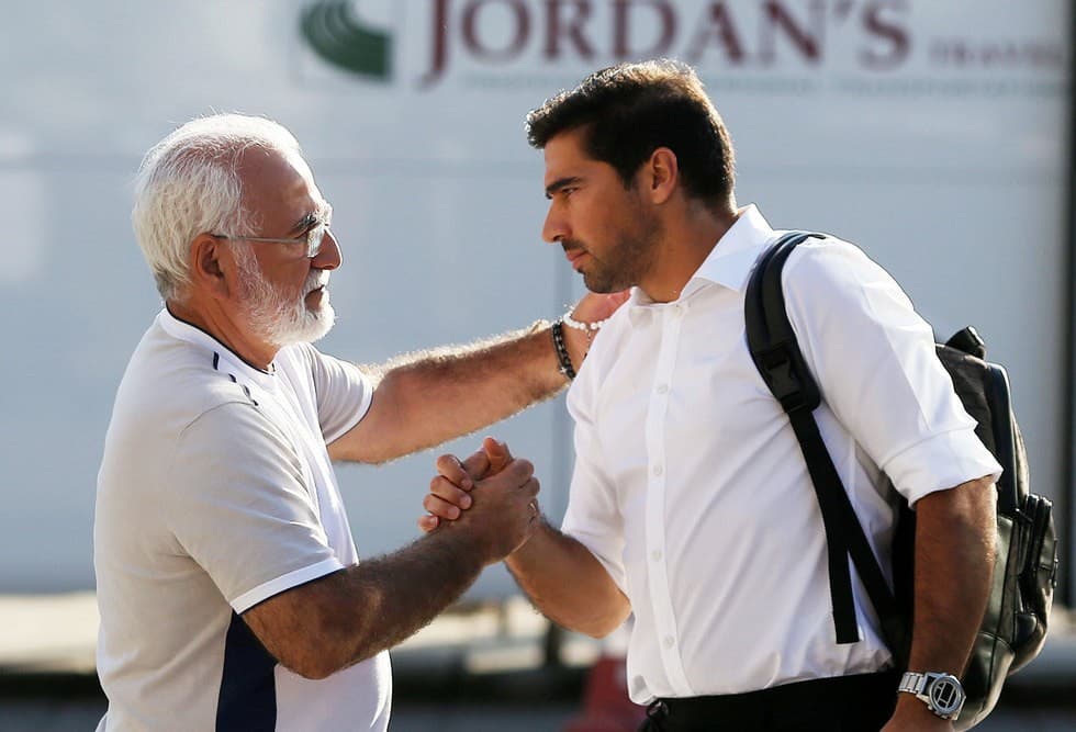 Σπαζοκεφαλιά Ιβάν Σαββίδη για όλα τα καυτά θέματα
