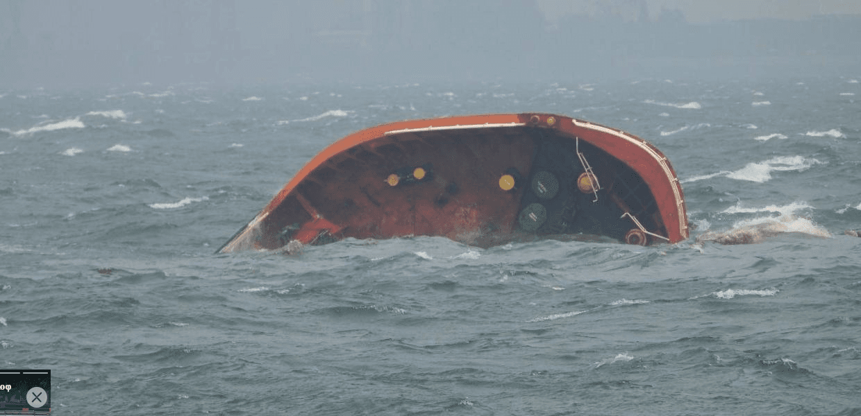 Μανίλα / Βυθίστηκε δεξαμενόπλοιο με 1,4 εκατ. λίτρα πετρελαίου