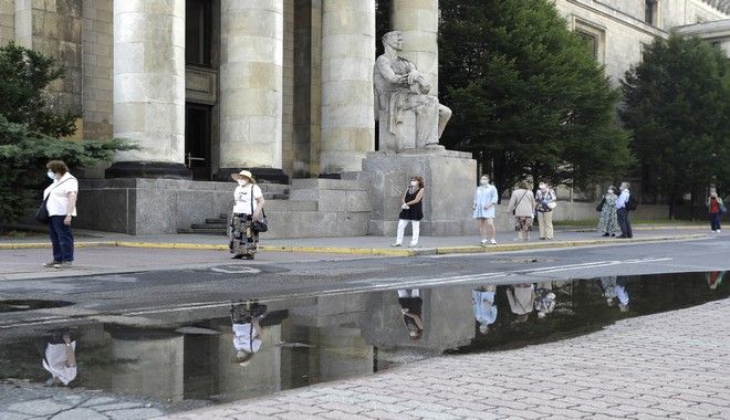 Ουρά για την κάλπη στην Βαρσοβία