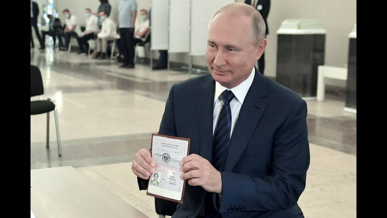 Οι Ρώσοι επέτρεψαν στον Πούτιν να μείνει στην εξουσία έως το 2036

