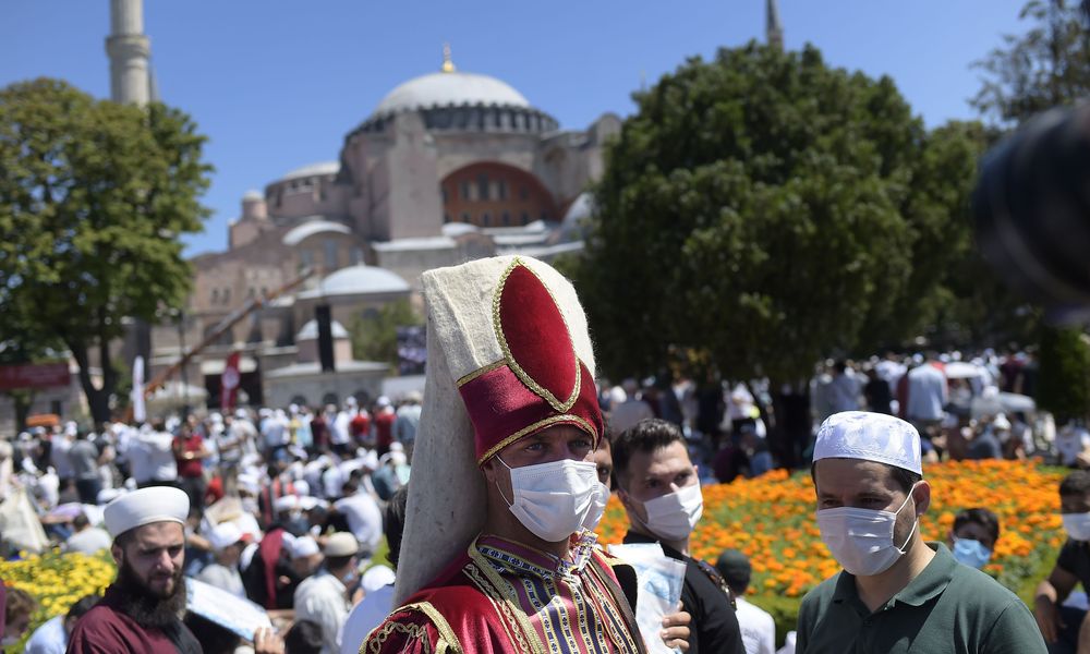 ΣΥΡΙΖΑ: «Εθνικιστική πρόκληση με βαθειά στοιχεία αυταρχισμού» η φιέστα στην Αγία-Σοφία