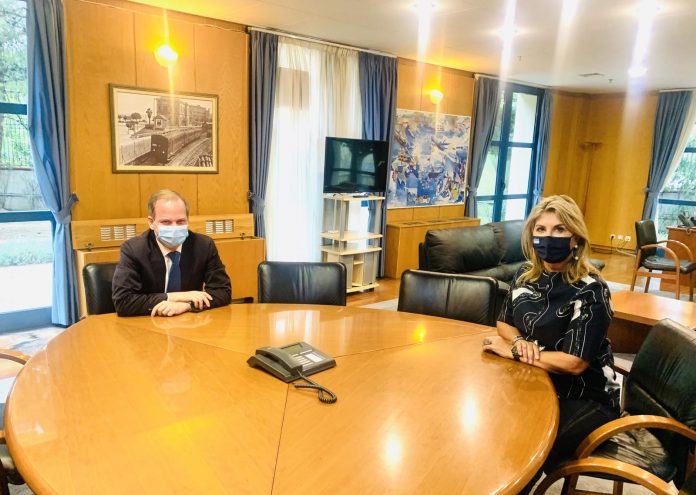 makri karamanlis erga skopelos velestino synantisi makri me karamanli