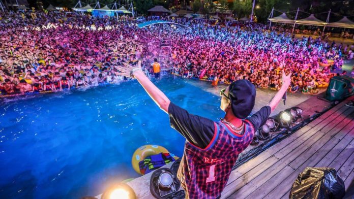 wuhan pool party