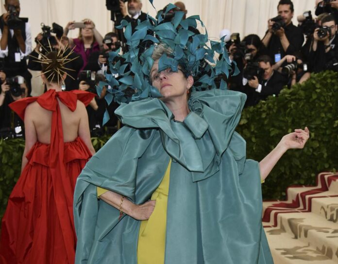 i 63chroni frances mcdormand vazei toys dikoys tis kanones sti moda frances mcdormand