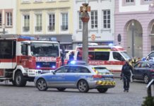 Συναγερμός ξέσπασε στη Γερμανία όταν αυτοκίνητο έπεσε πάνω σε πλήθος σε πεζοδρομημένη ζώνη της πόλης Τρίερ.