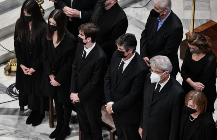 Οι επικήδειοι από τα παιδιά της Φώφης Γεννηματά: Ήσουν ο φάρος μας. Μα δίδαξες ανθρωπιά κι αξιοπρέπεια Γεννηματα παιδια
