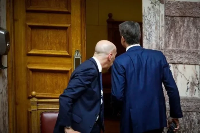 mitsotakis_feygei_vouli-768x512.jepg