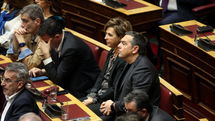 Screenshot 2024-12-16 at 11-29-21 Στη Βουλή λίγο πριν τη ψήφιση του προϋπολογισμού ο Τσίπρας – Ο θερμός εναγκαλισμός με τη Λινού topontiki.gr
