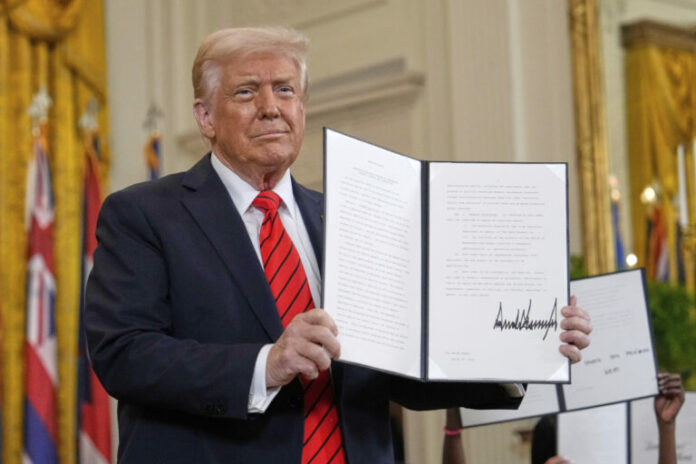 donald-trump-katargisi-ypourgeio-paideias-ipa-768x512.jpg