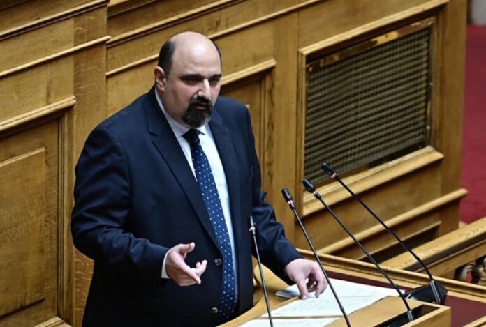 christos_triantopoulos_vouli-768x518.jpg