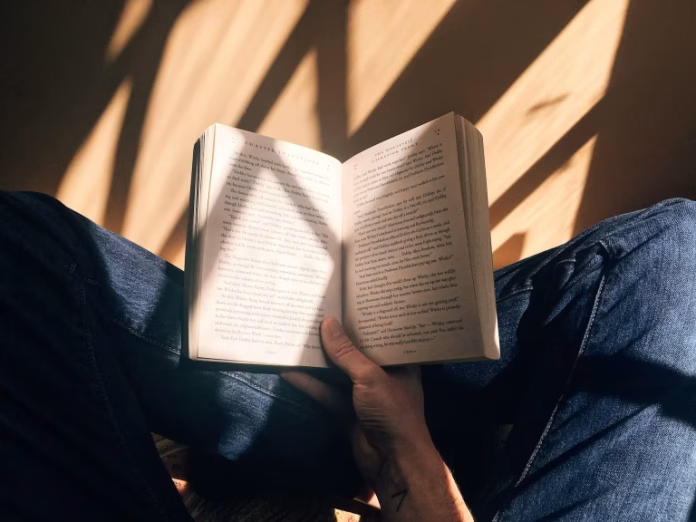 anagnosi-books-768x576.avif