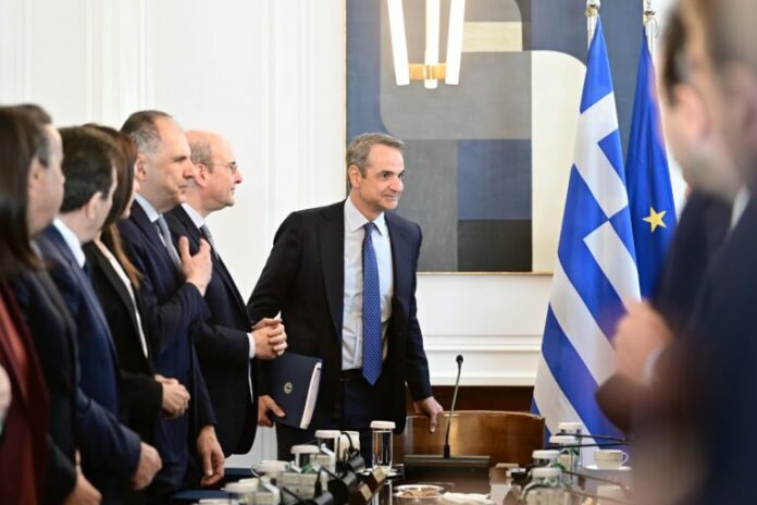 mitsotakis_ypoyrgiko-1-768x512.jpg