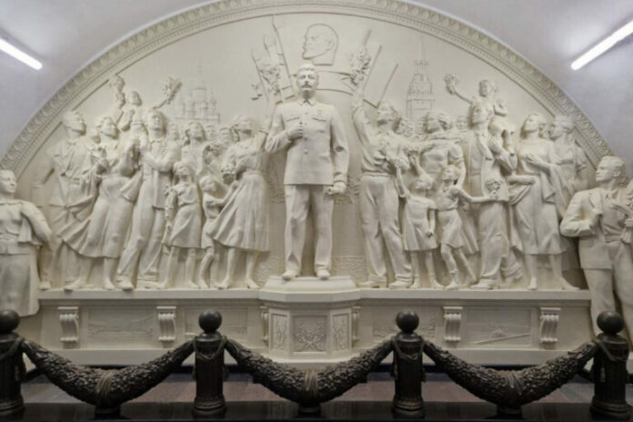 mnimeio-stalin-metro-mosha-768x512.jpg
