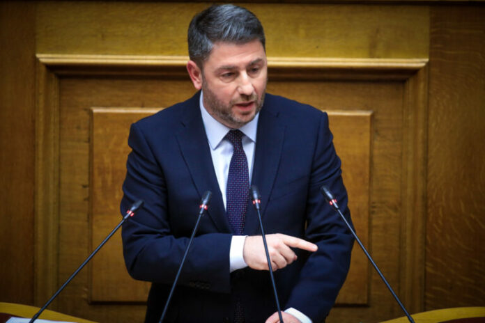 nikos-androulakis-proedros-pasok-vouli-protasi-dyspistias-768x512.jpg