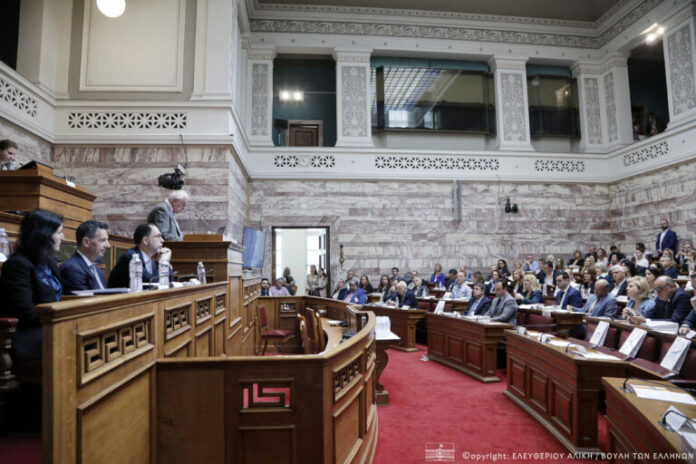 Ψηφιοποίηση-τεκμηρίων-αρχείου-Βουλής_1-768x512.jpg
