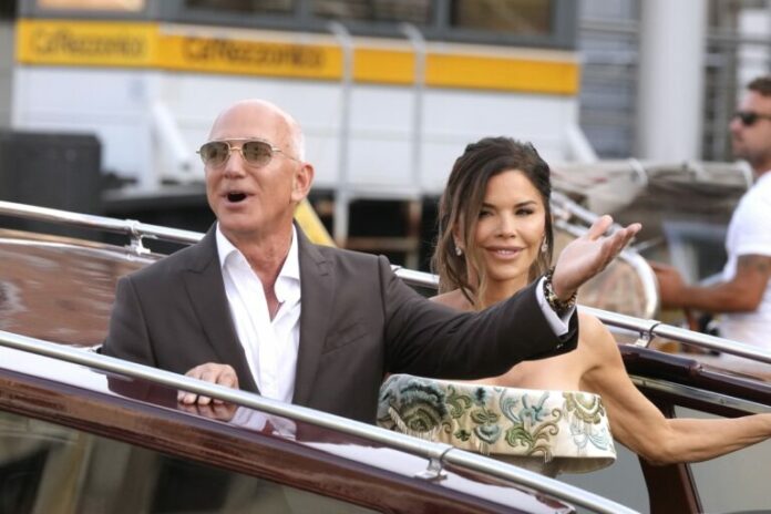 GAMOS_BEZOS18-768x512.jpg