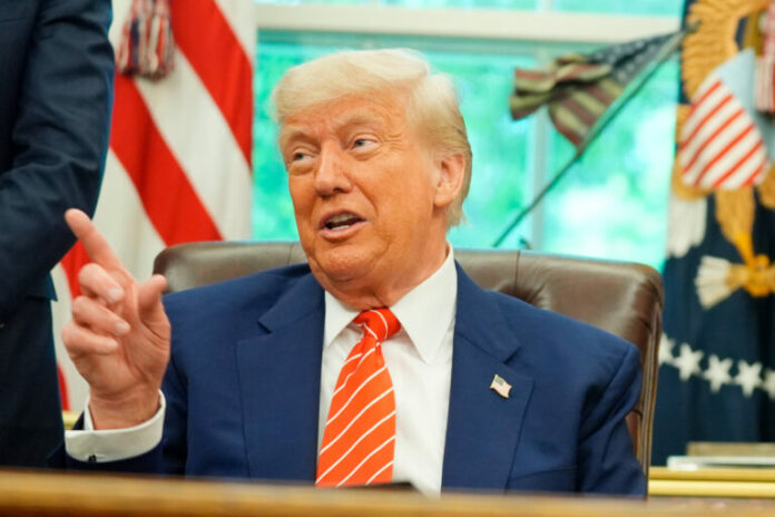 donald-trump-dasmoi-kina-768x512.jpg