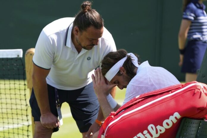 stefanos_tsitsipas_wimbledon_2025_02-768x512.jpg