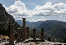 Δύο Πολωνοί τουρίστες συνελήφθησαν στους Δελφούς για απόπειρα κλοπής