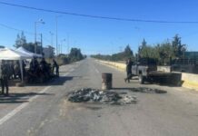 Στα «κάγκελα» αγρότες και κτηνοτρόφοι της Κρήτης – Μπλόκα σε Χανιά, Ρέθυμνο και Ηράκλειο