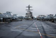 Αρμάδα άνευ προηγουμένου συγκέντρωσαν οι ΗΠΑ στα ανοιχτά της Βενεζουέλας – «Άρωμα» εισβολής στον Παναμά το 1989