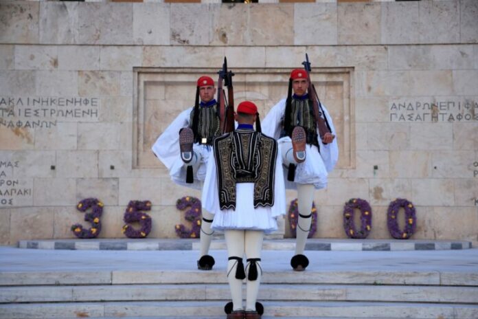 agnostos_Stratiwths-768x512.jpg