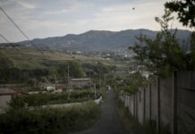 Η Αλβανία «μοιράζει» κρατική γη με 1 ευρώ – Σφοδρή επίθεση Μπερίσα σε Ράμα