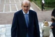 Ενοχλημένος ο Κωστής Χατζηδάκης για τις ευθύνες στα ΕΛΤΑ