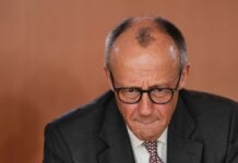 Γερμανία: Νέο αρνητικό ρεκόρ για Μερτς – «Καλπάζει» δημοσκοπικά η ακροδεξιά