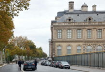 Ακόμη πιο σουρεάλ η ληστεία στο Λούβρο – Γνωστός YouTuber με 22 αδέρφια ο ένας εκ των δραστών